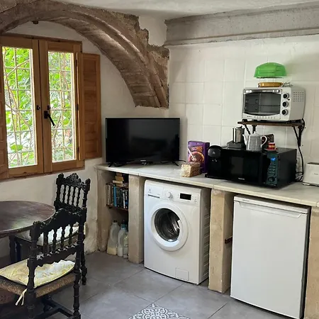 Courtyard Πανσιόν *