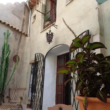 Courtyard Guest house *